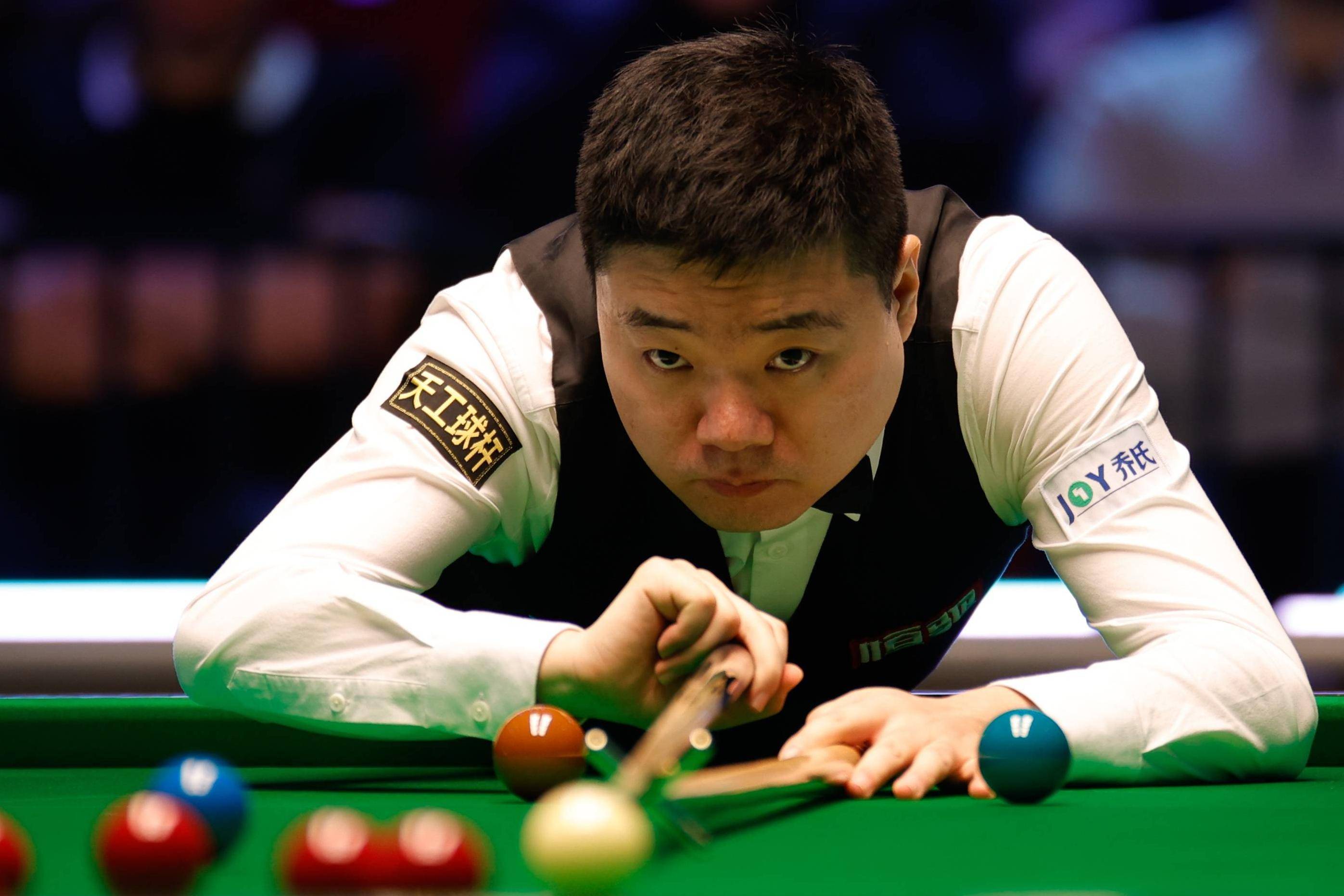 而是围绕 而是围绕